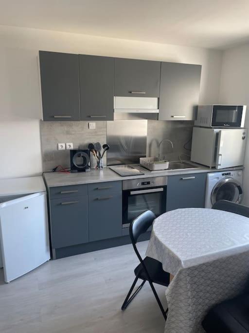 Charmant Appartement Avec Parking Privee Buxerolles Exterior photo